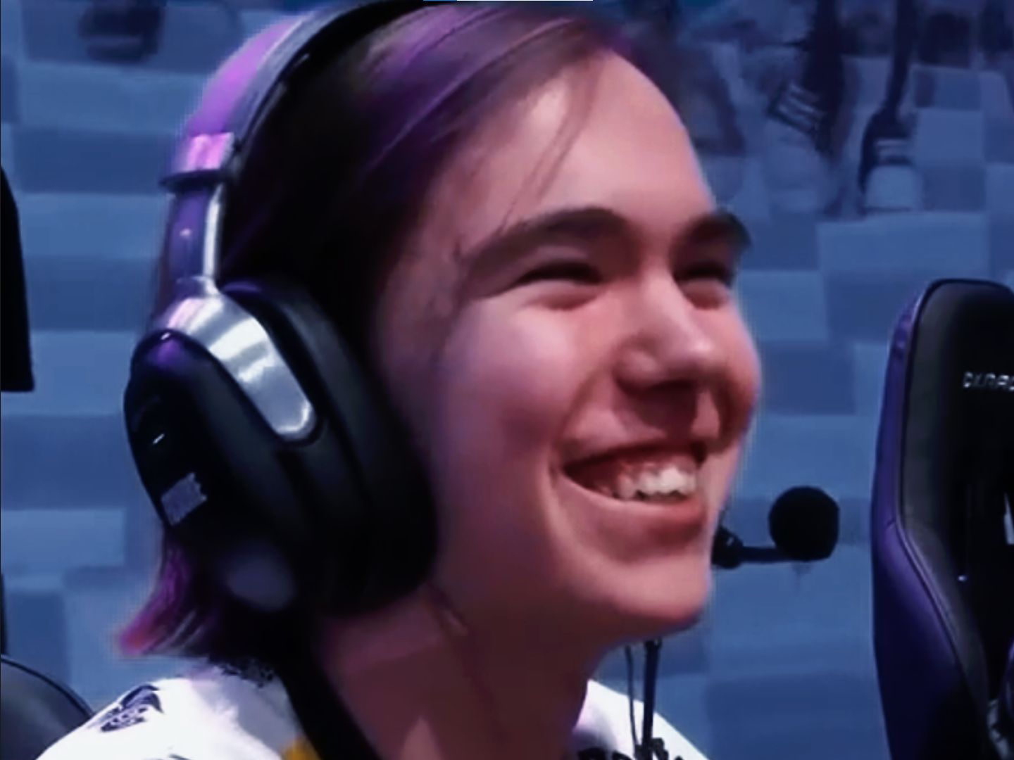 持高水平的 持高水平的