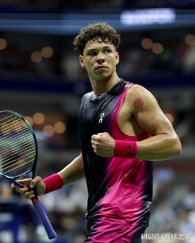 他依然不符 他依然不符