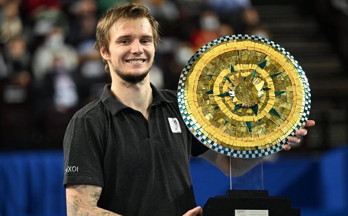 21岁的他 21岁的他